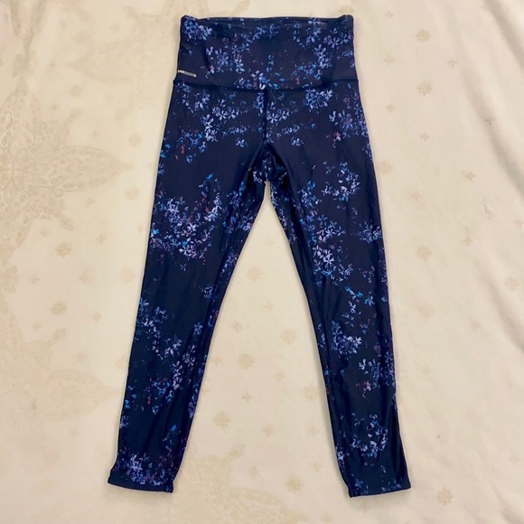 🎉 HOST PICK!!🎉🎊 Lolë, Blue Capris with Floral Prints, Size XS - Picture 1 of 8